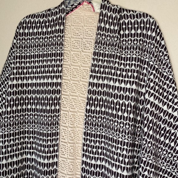 Anthropologie Angel Of the North Boho Light Knit Shawl Pancho OSFA - Picture 7 of 8